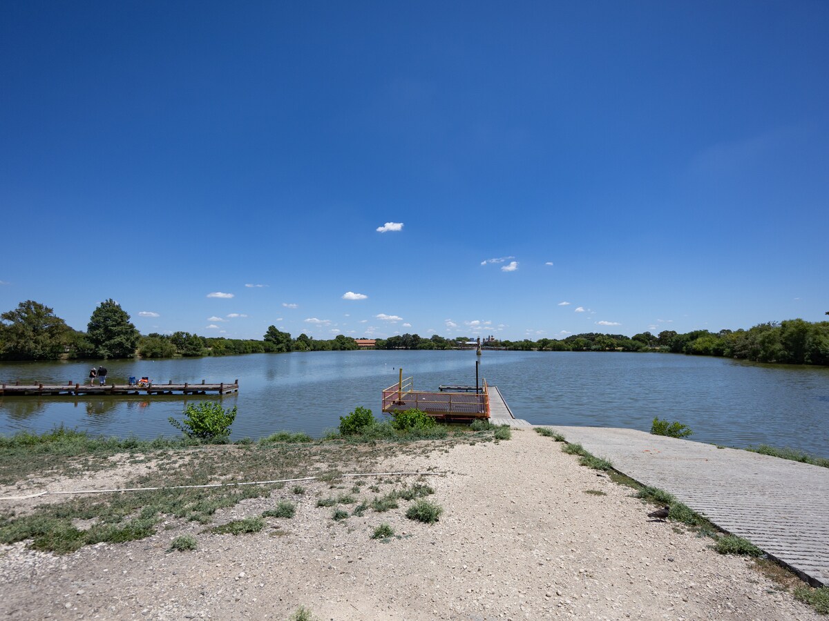 Building Photo - 1826 W French Pl