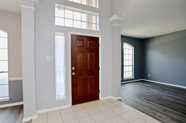 Building Photo - 2515 Hyland Park