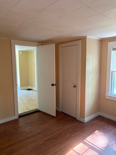 Building Photo - 207 Stillwater Ave