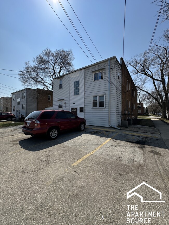 Building Photo - 8957 Lamon Ave