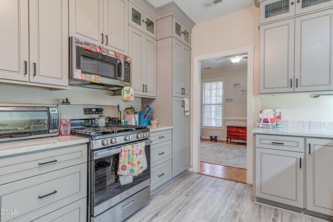 Building Photo - 6240 Hilbert Ridge Dr