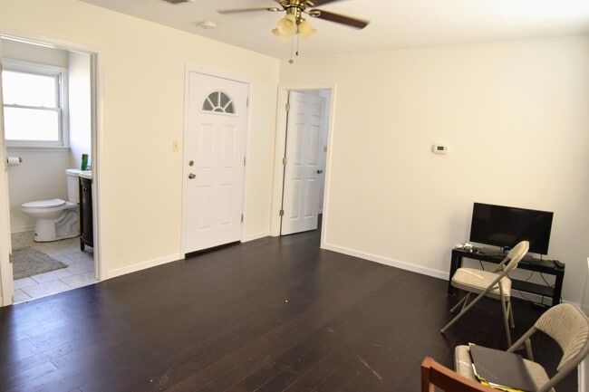 FRONT ROOM - 1828 N Bissell St