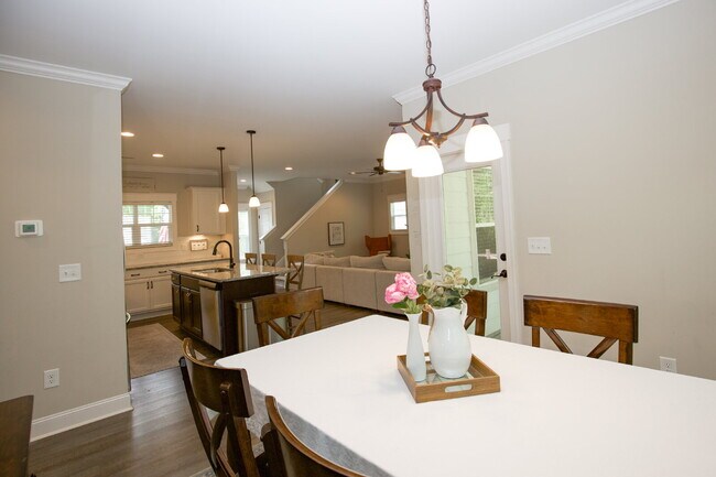 Building Photo - "Charming 4-Bedroom Retreat with Fireplace and 3 Full Baths in Aberdeen!"