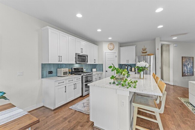 Building Photo - 317 Bridgeford Dr