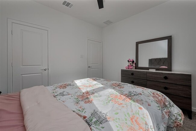 Building Photo - 21611 Shadowbrook Birch Dr