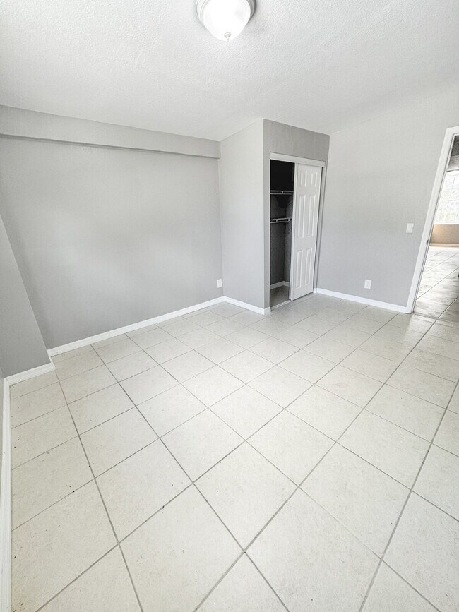 Building Photo - 15206 Stringfellow Rd