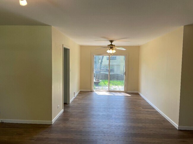 Building Photo - 401 Castlewood Ln