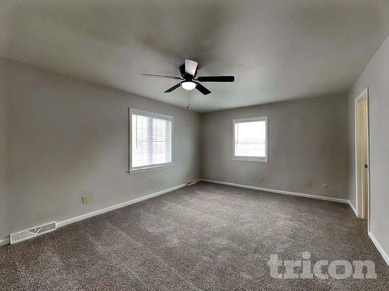 Building Photo - 7035 Montroff Cir