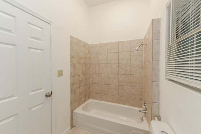 Building Photo - 18610 Anne Dr