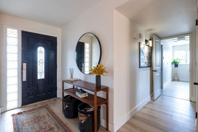 Building Photo - Charming 3BR House in Phoenix