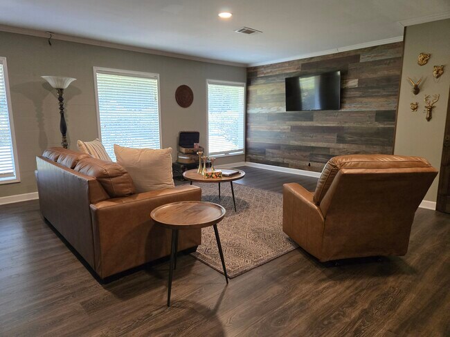 Building Photo - 319 Tegarden Rd