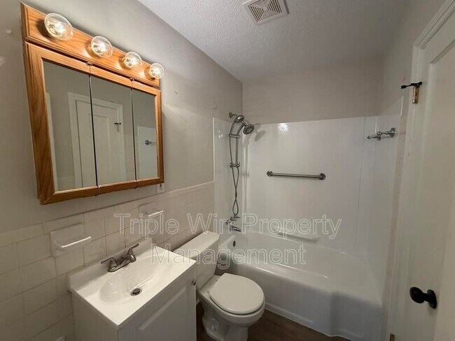 Building Photo - 8015 Aline Ave