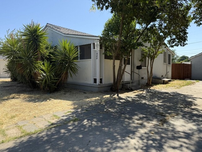 Building Photo - Cozy 3 bedroom/1 bath for rent