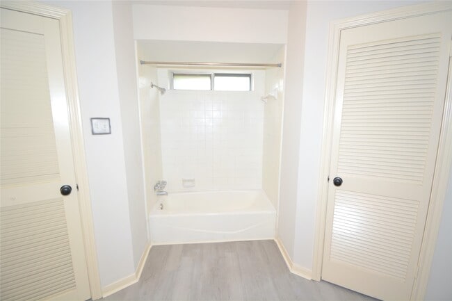 Building Photo - 15138 Corona Del Mar Dr