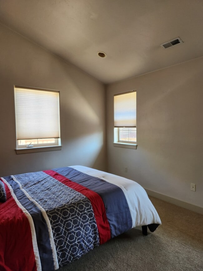 Building Photo - 150 Lakota Dr