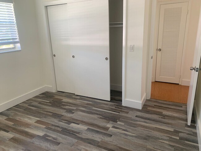 Building Photo - 2 BEDROOMS 1 BATHROOM IN AREA OF RIVERLAND