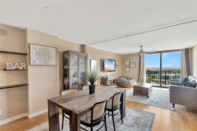 Building Photo - 2625 Collins Ave