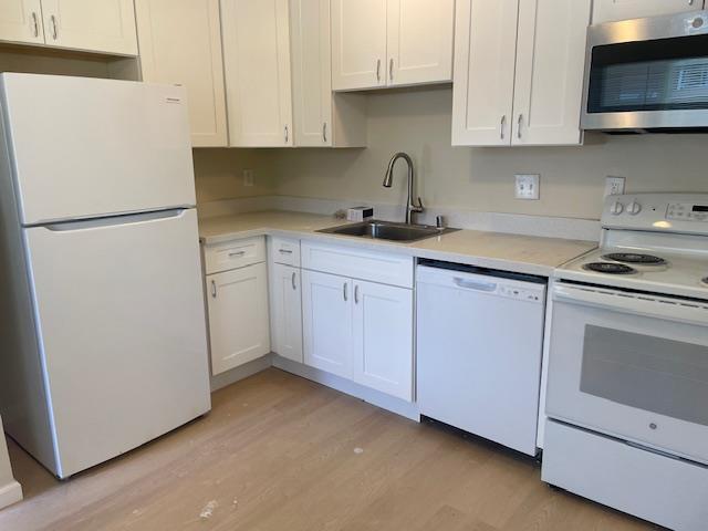 Building Photo - 4416 Moorpark Ave