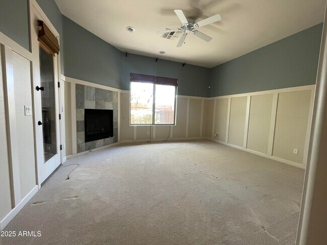 Building Photo - 12035 W Red Hawk Dr