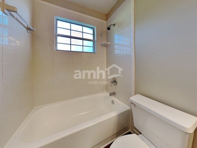 Building Photo - 2175 Hovington Cir E
