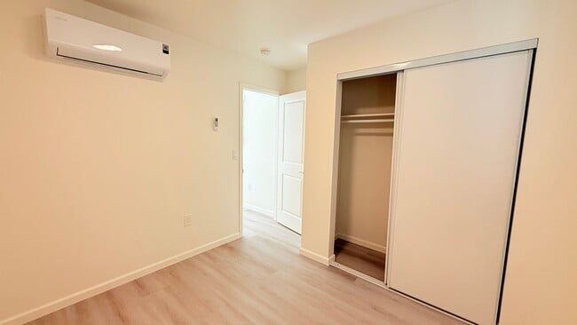 Building Photo - 494 Meek Ave
