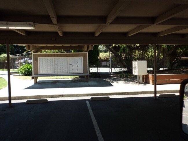Building Photo - Now leasing beautiful one bedroom home!