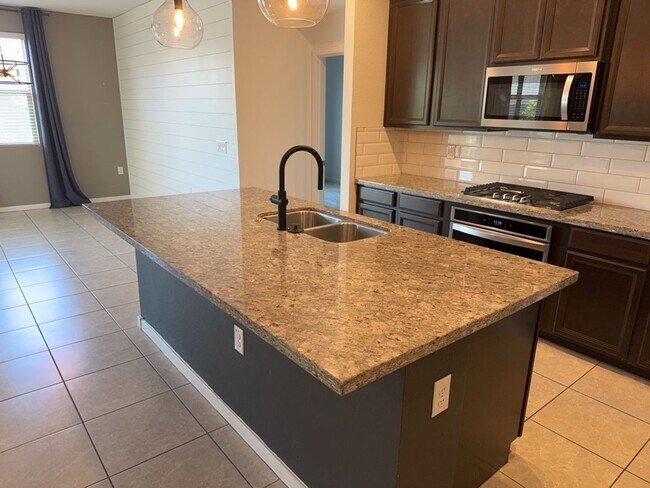 Building Photo - GORGEOUS MARLEY PARK 4 BEDROOM WITH TURF B...