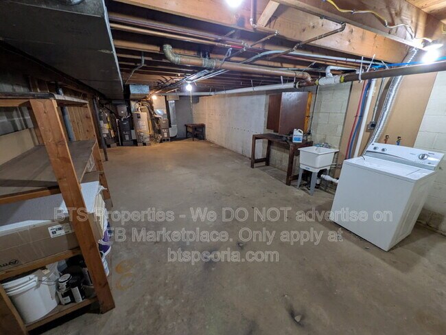 Building Photo - 5513 N University St