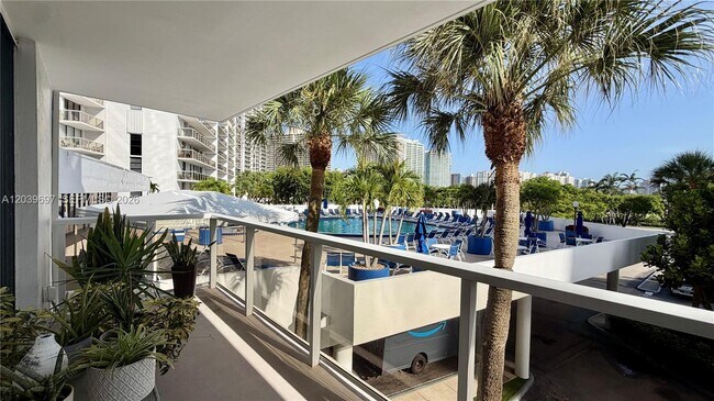 Building Photo - 3701 N Country Club Dr