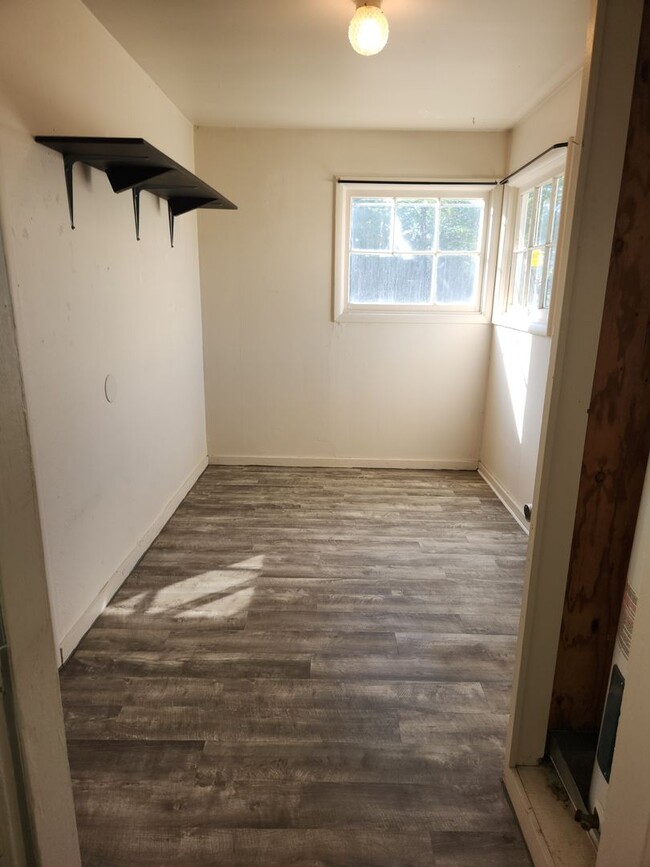 Building Photo - 2-bedroom 1 bath House