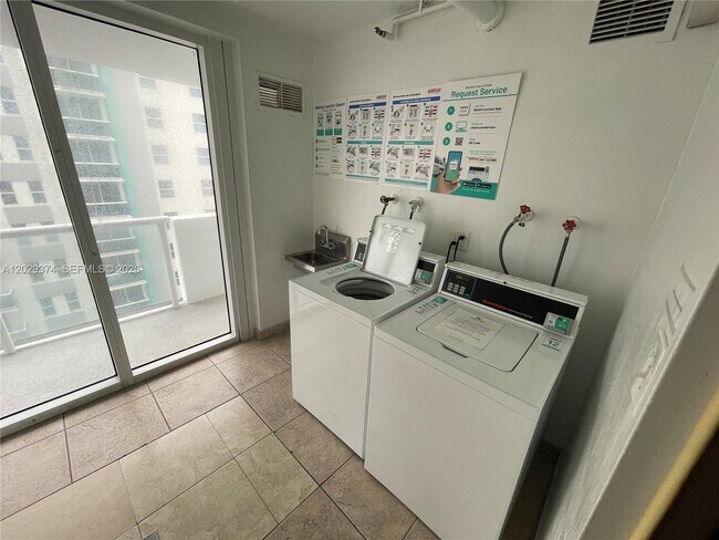 Building Photo - 9195 Collins Ave