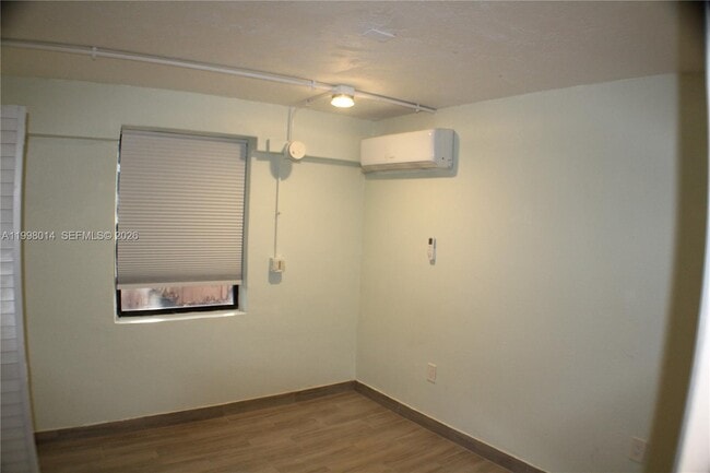 Building Photo - 1411 SW 24th Ct