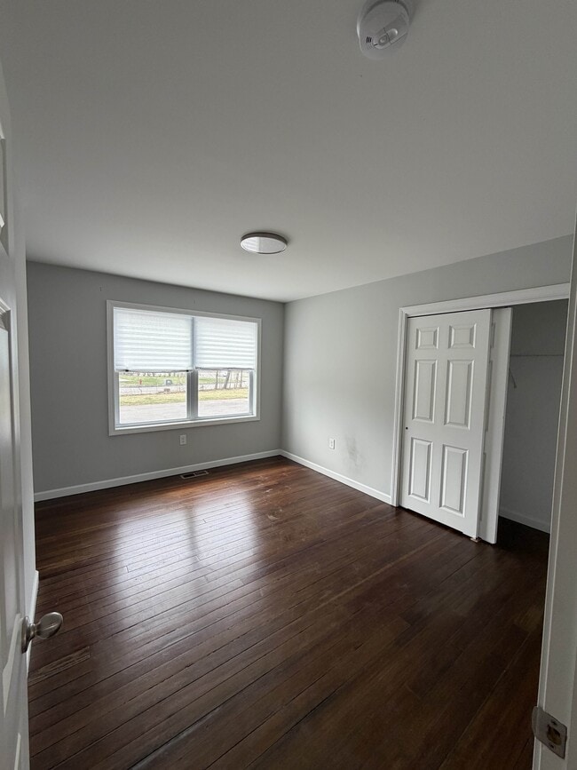 Building Photo - 309 Main St