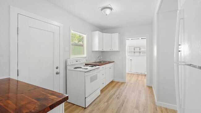 Building Photo - 2026 22nd St S