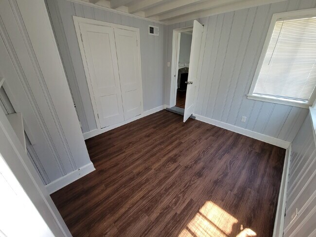 Building Photo - 1/2 PRICE ON FIRST MONTH'S RENT!!!