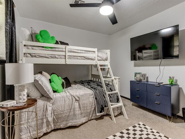 Building Photo - 2140 SE 44th St