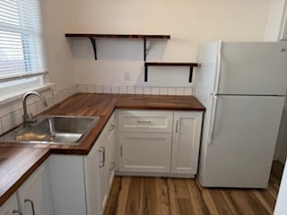 beautiful kitchen with new stove refrigerator - 239 Newport Ave
