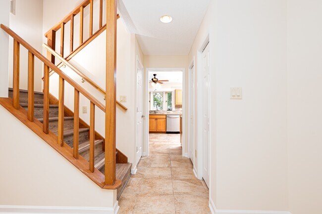 Building Photo - 6118 Gondolier Dr