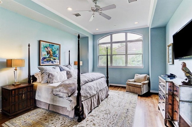 Building Photo - 100 S Creekside Ct