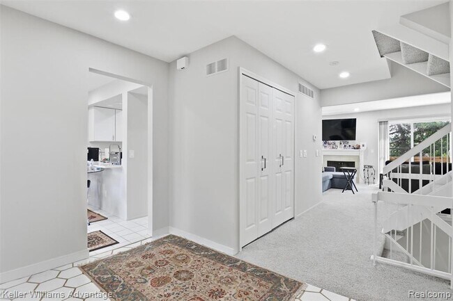 Building Photo - 5271 Wright Way E