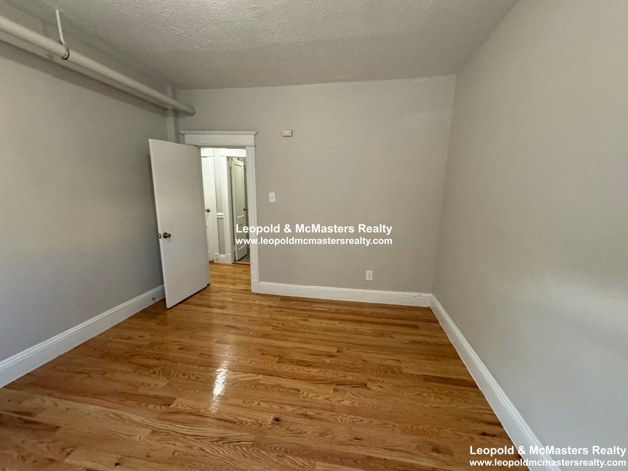 Building Photo - 9 Woodstock Ave