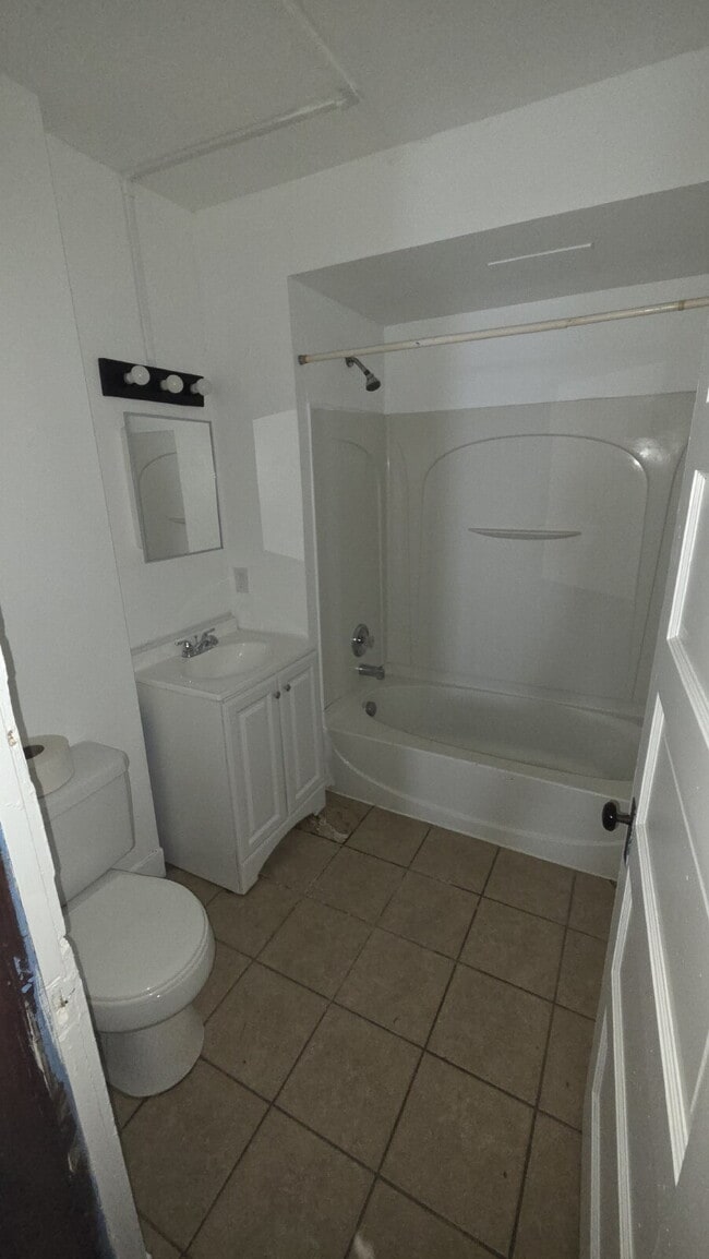 Building Photo - 3 Bedroom with Finished Attic Space/4th Room!