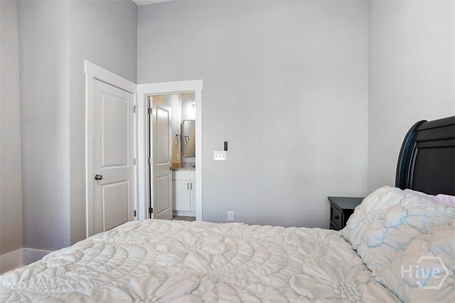 Building Photo - 537 E Congress St