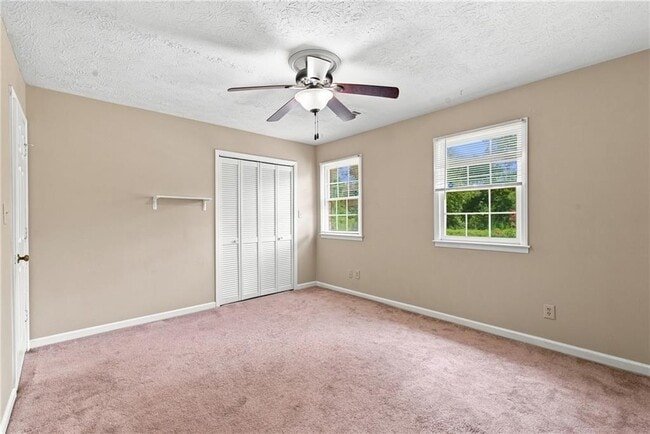 Building Photo - 136 Sterling Ct