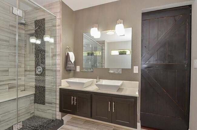 Building Photo - 867 Carlingford Ln