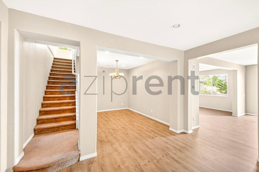 Building Photo - 3715 Hedge Ln