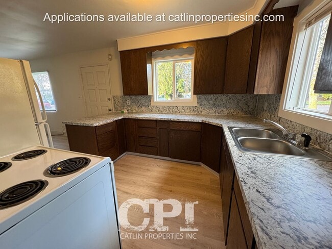 Building Photo - 1106 16th Ave