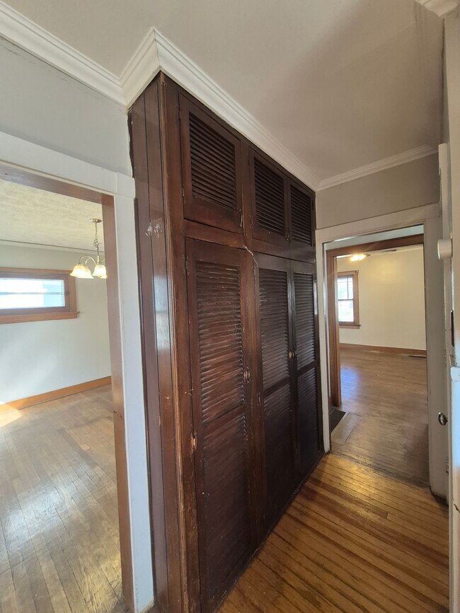 Building Photo - Charming 3 bedroom home