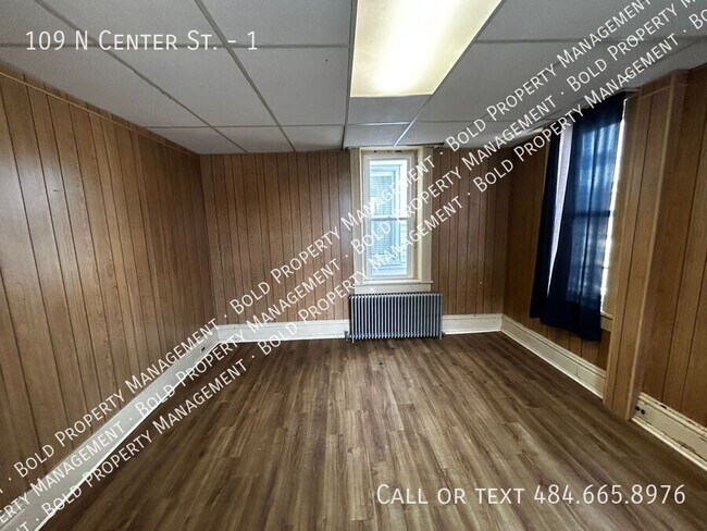 Building Photo - 109 N Center St