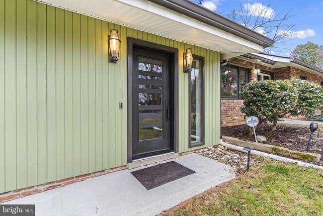 Building Photo - 7609 Woodridge Cir